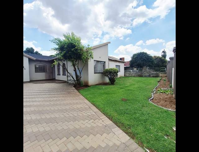 3 BEDROOM HOUSE FOR SALE IN CRESSLAWN